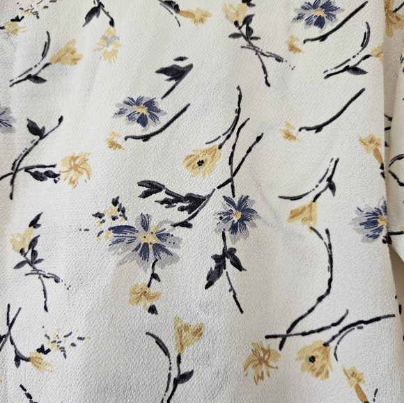 Flower Blouse - Picture 5 of 5